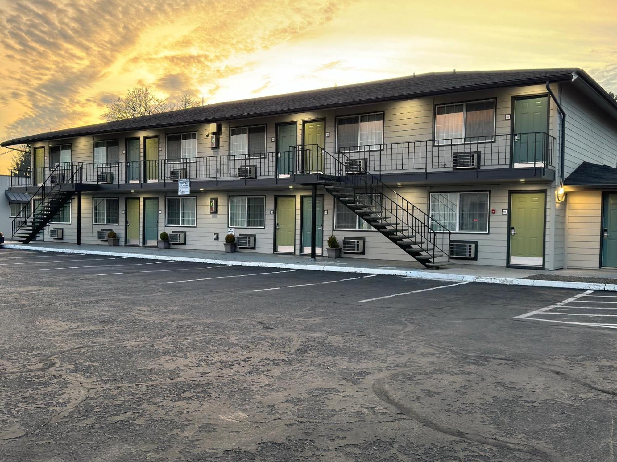 Royal Inn Eugene- Airport 외부 사진